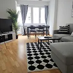 Downtown Dream 3 5Br With Balcony And Style Ba21