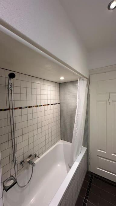 Wunderschoene Gartenwohnung In * Zurich