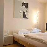 Shiny Studio In Zurich - Crown 37
