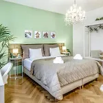 Boutique Swiss Apartment - Ac & Best Location