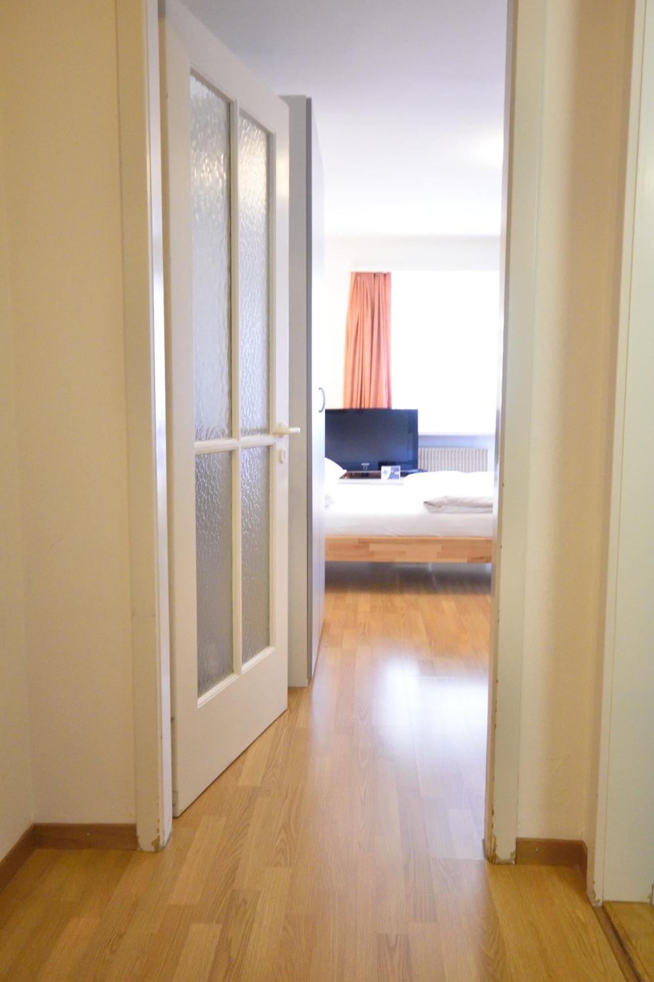 Shiny In - Crown 37 Apartment