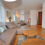 Amazing 2Br Near Lake - Lava