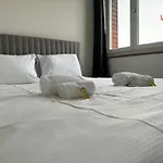 Urban Oasis With Queen Bed And View Be-54