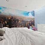 Exclusive Spacious Apt. With Garden In Zurich