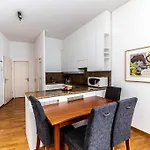 Charming 1Br Flat Near Lake - Fb1