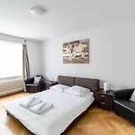 Bright One Bedroom Flat - Parkview 1