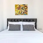 Iq130 Guesthouse