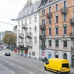 Hitrental Kreuzplatz Apartments
