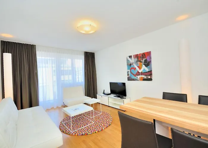 Cozy 1Br Near Lake With Balcony - Mill 422