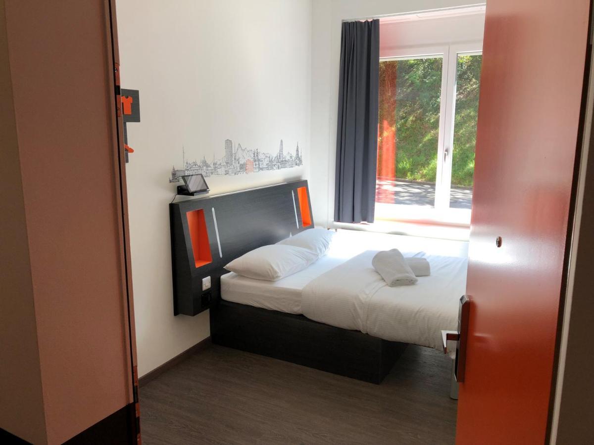 Hotel Easyhotel West 2*