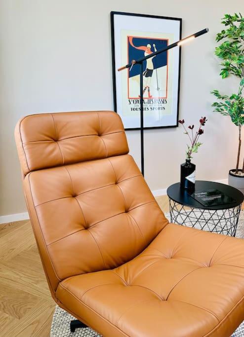 Modern With Balcony Apartment Zurich