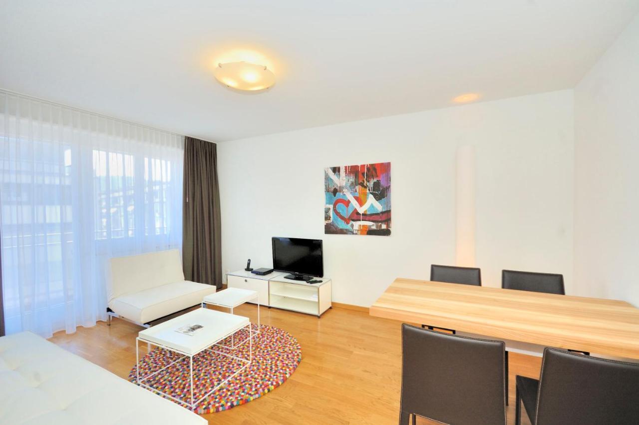 Apartment Cozy 1br Near With Balcony - Mill 422