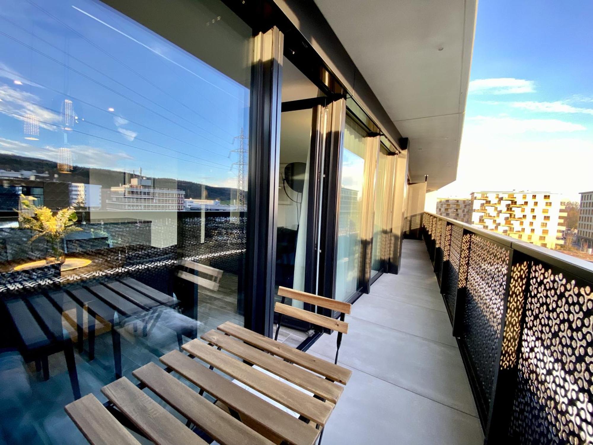 Apartment Glad Spot: - - Design - Netflix