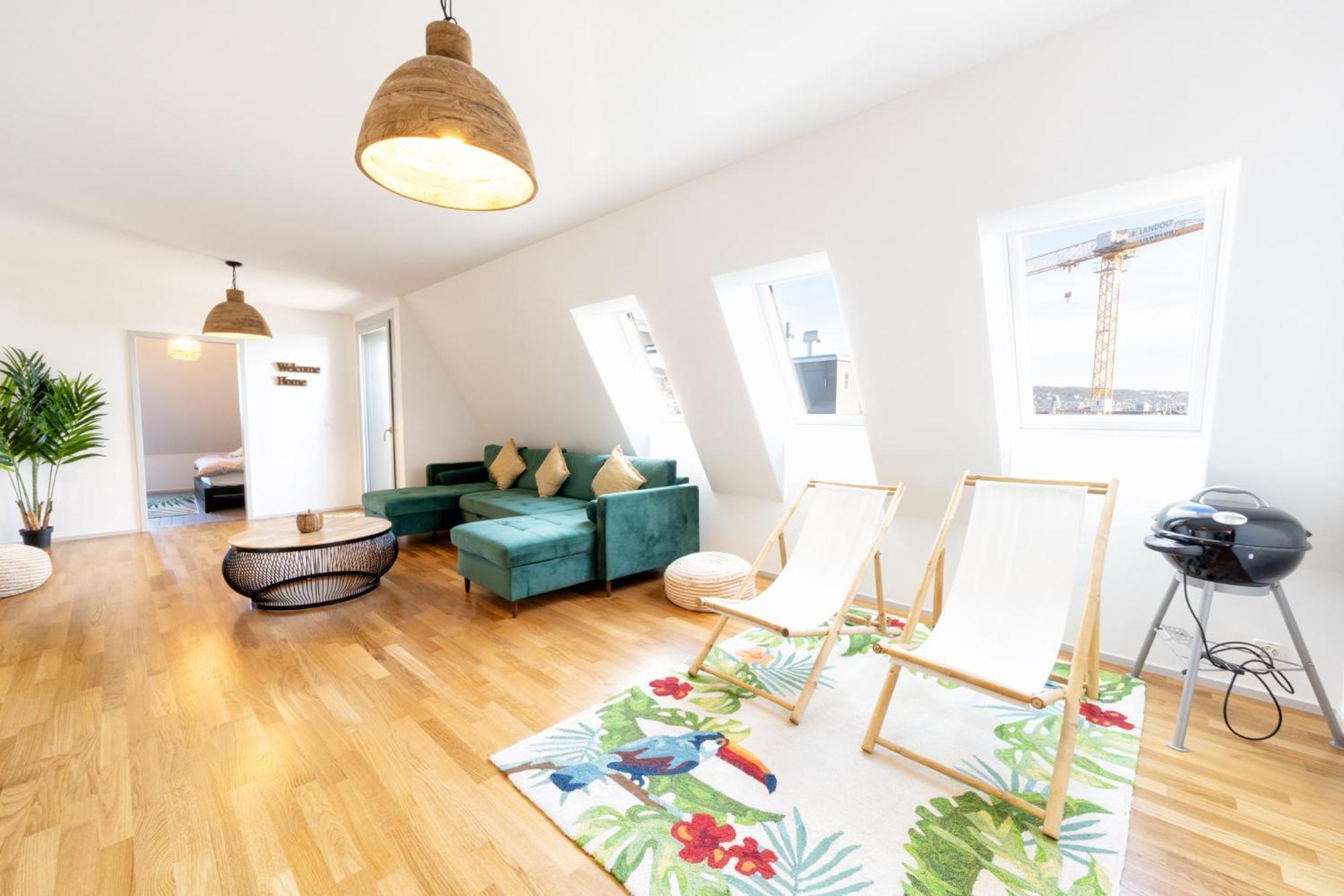 Urban Rooftop Getaway Apartment *