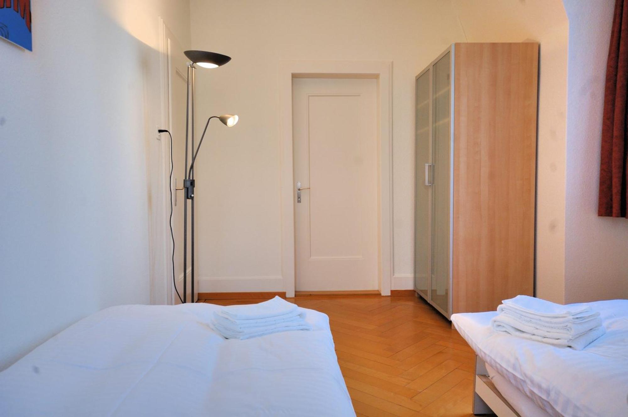 Spacious 2-bedroom Near - Stardust 32 *