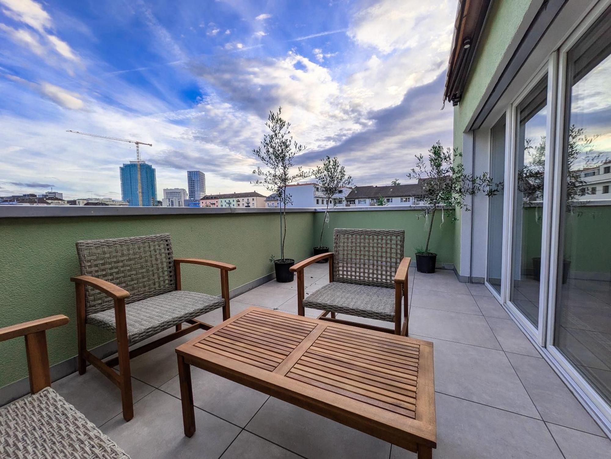 Apartment Heaven Rooftop With 2 Balconies -403- *