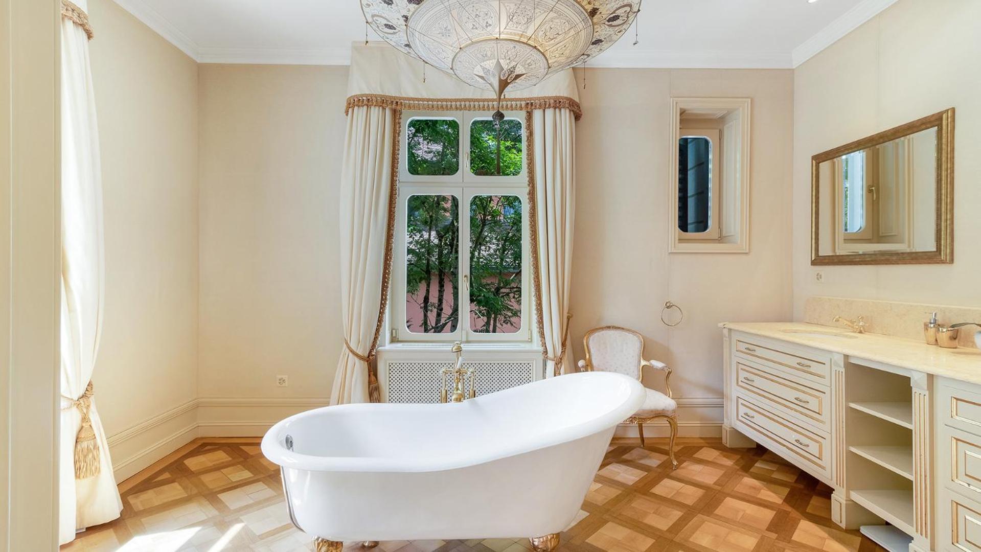 Villa Entire Villa, Your Private Luxury Escape With In House Staff *