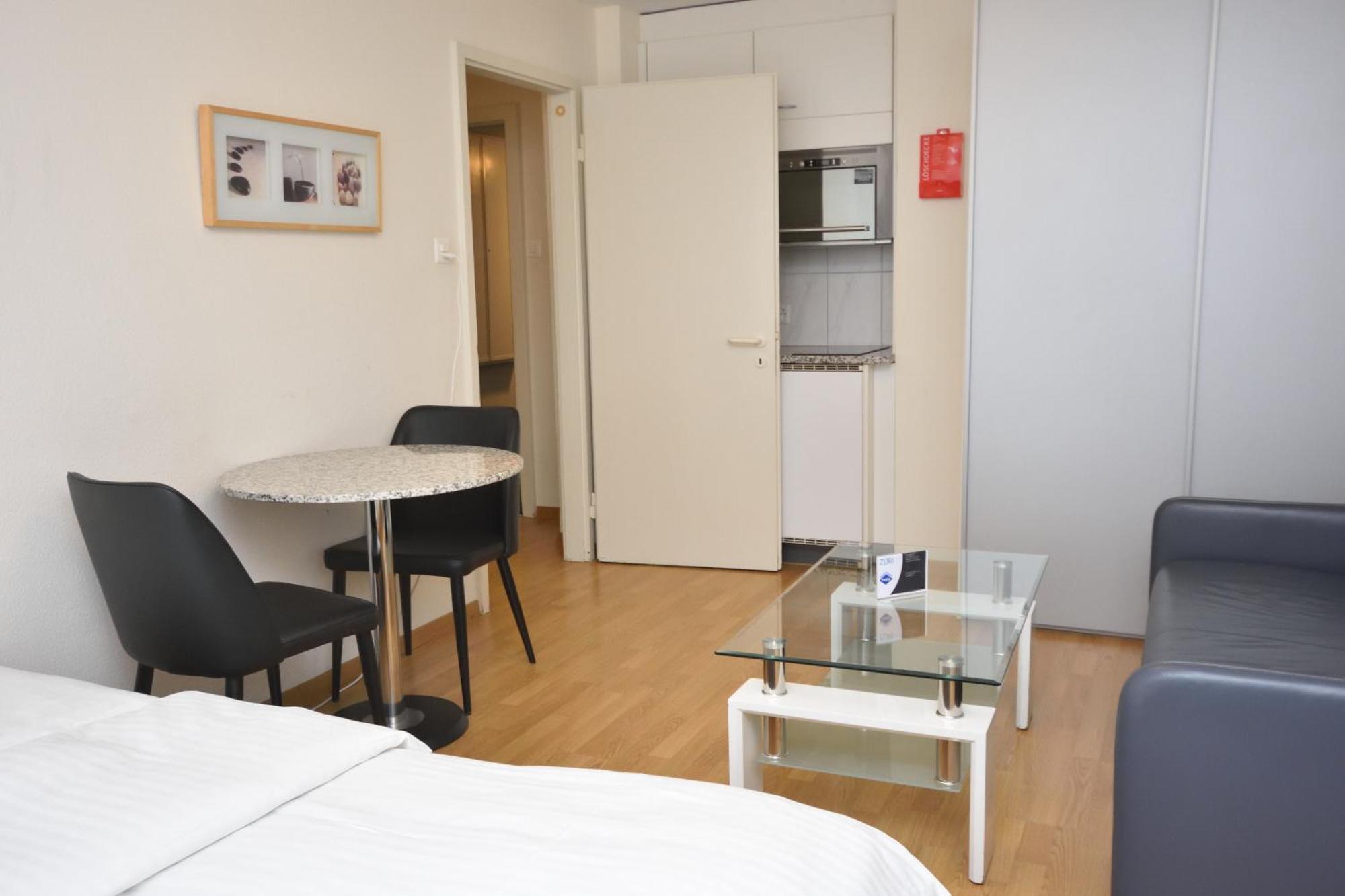 - Crown 25 Apartment