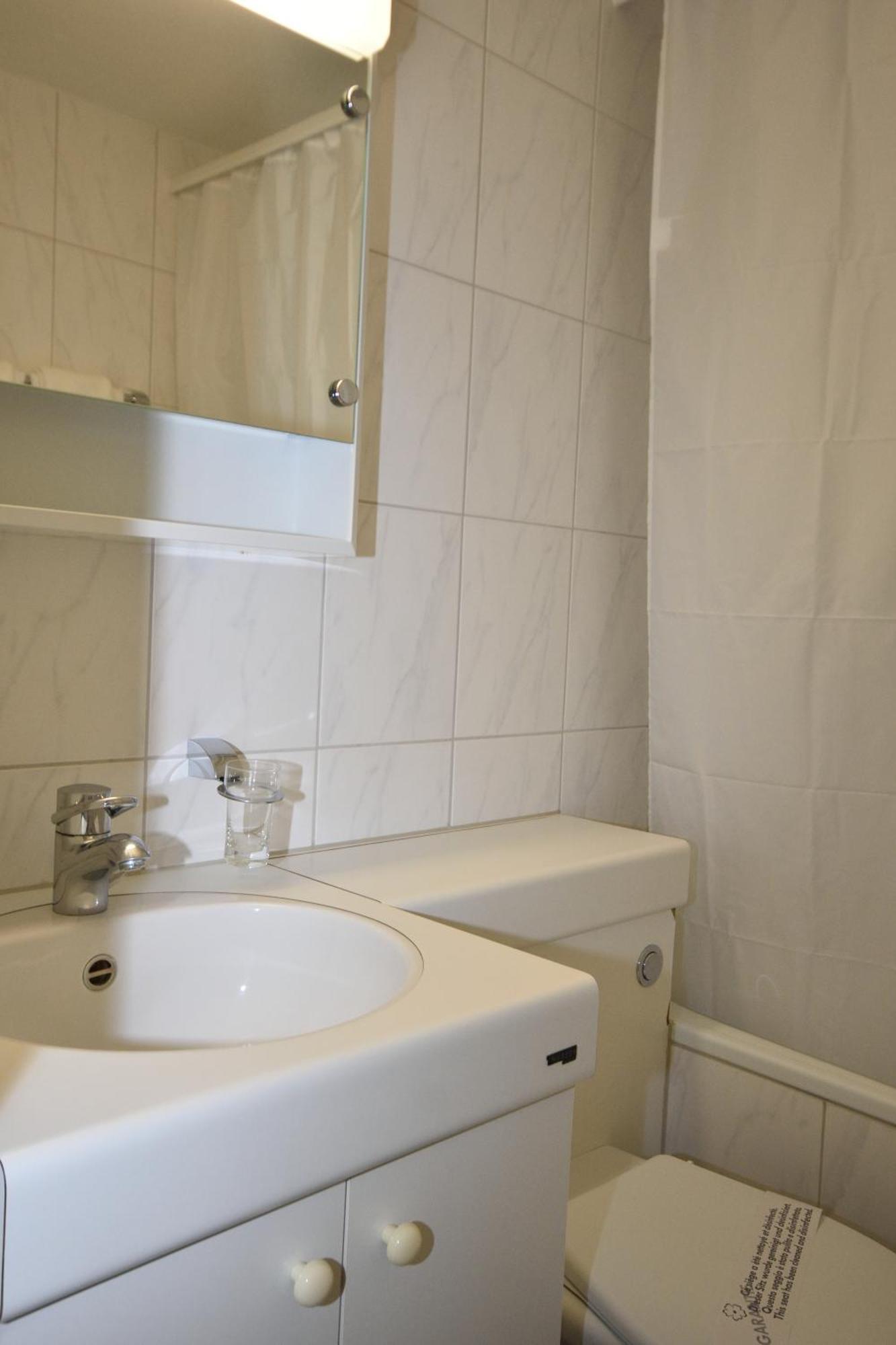 - Crown 32 Apartment