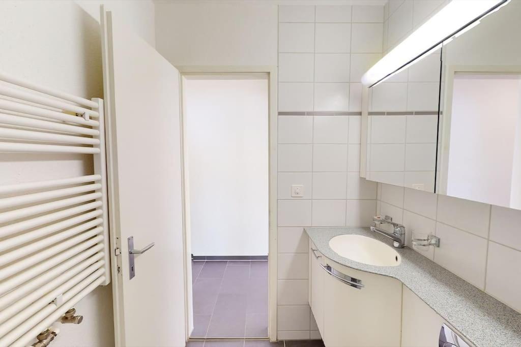 Very 1br Flat With Sunny Balcony - Sky4 Zurich
