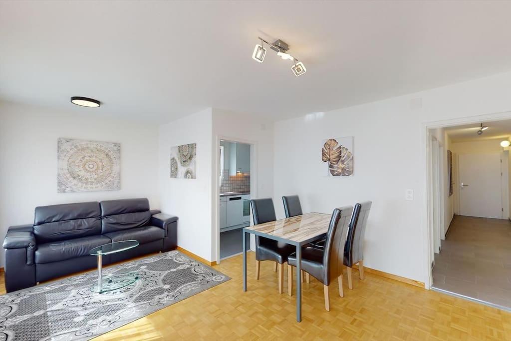 Apartment Very 1br Flat With Sunny Balcony - Sky4 *