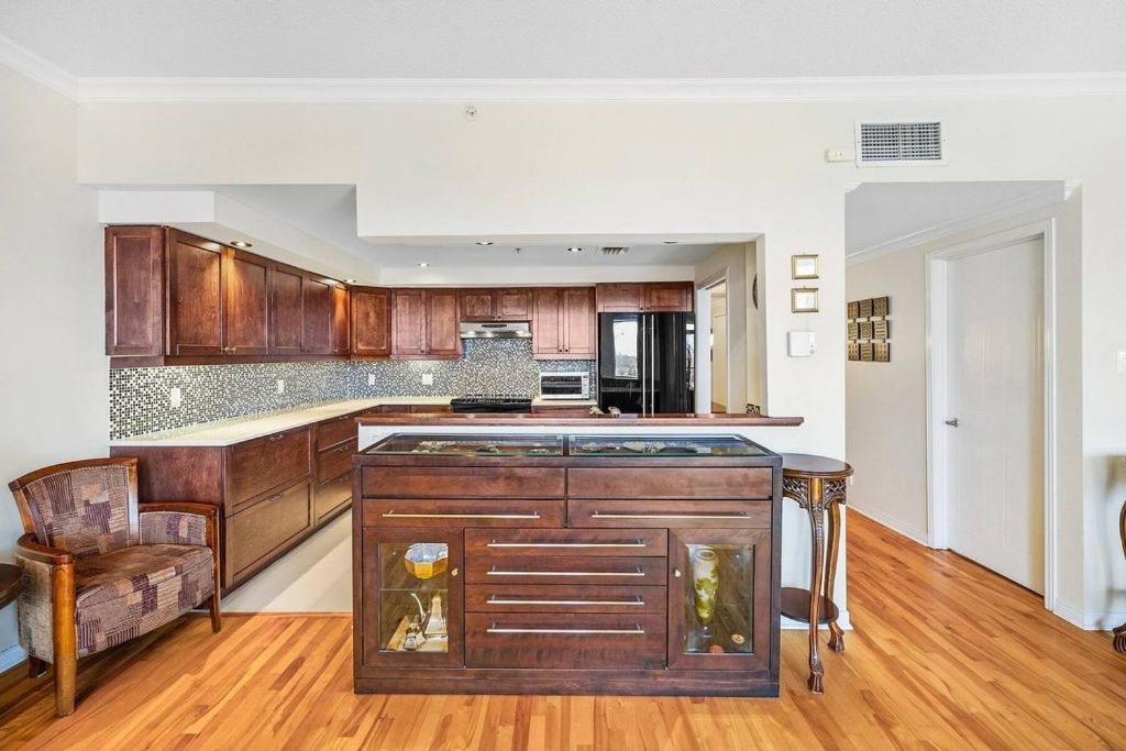 Lakeview Residences Apartment *