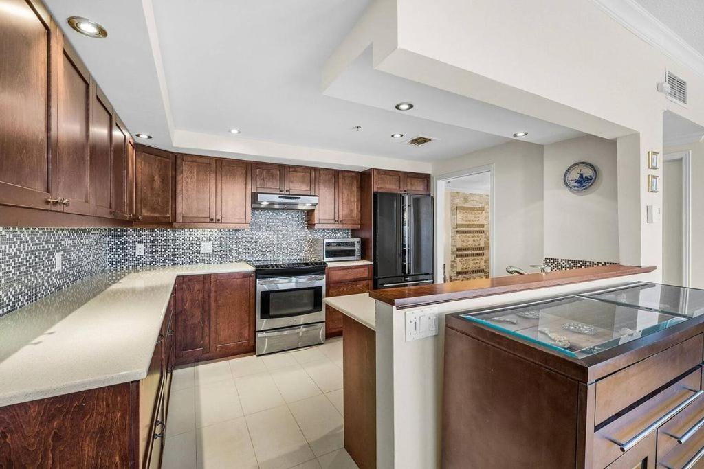 Lakeview Residences Apartment *