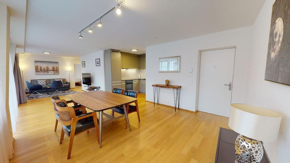 2br Flat In The Center - West 12 Apartment