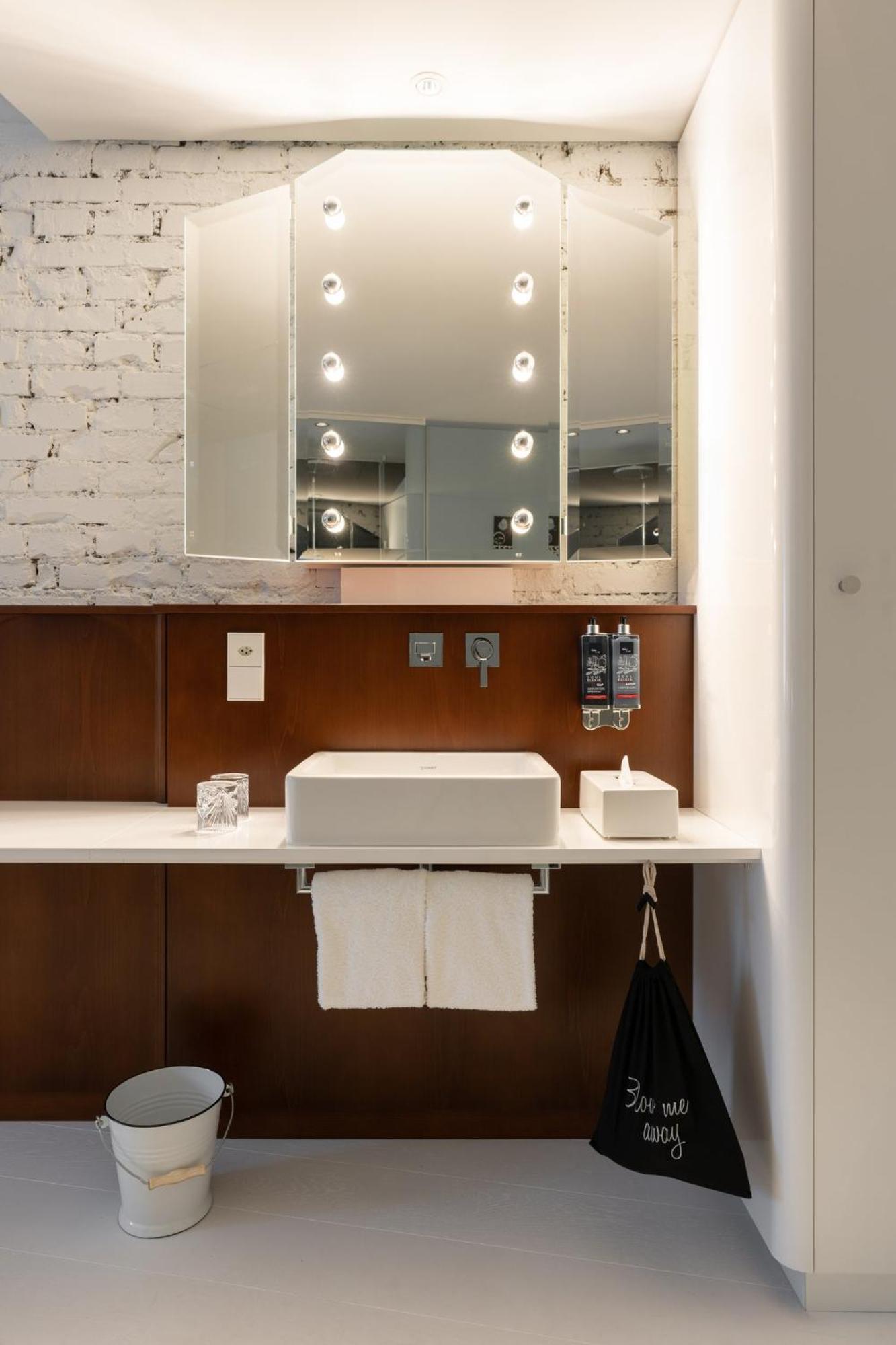 Ruby Mimi Hotel