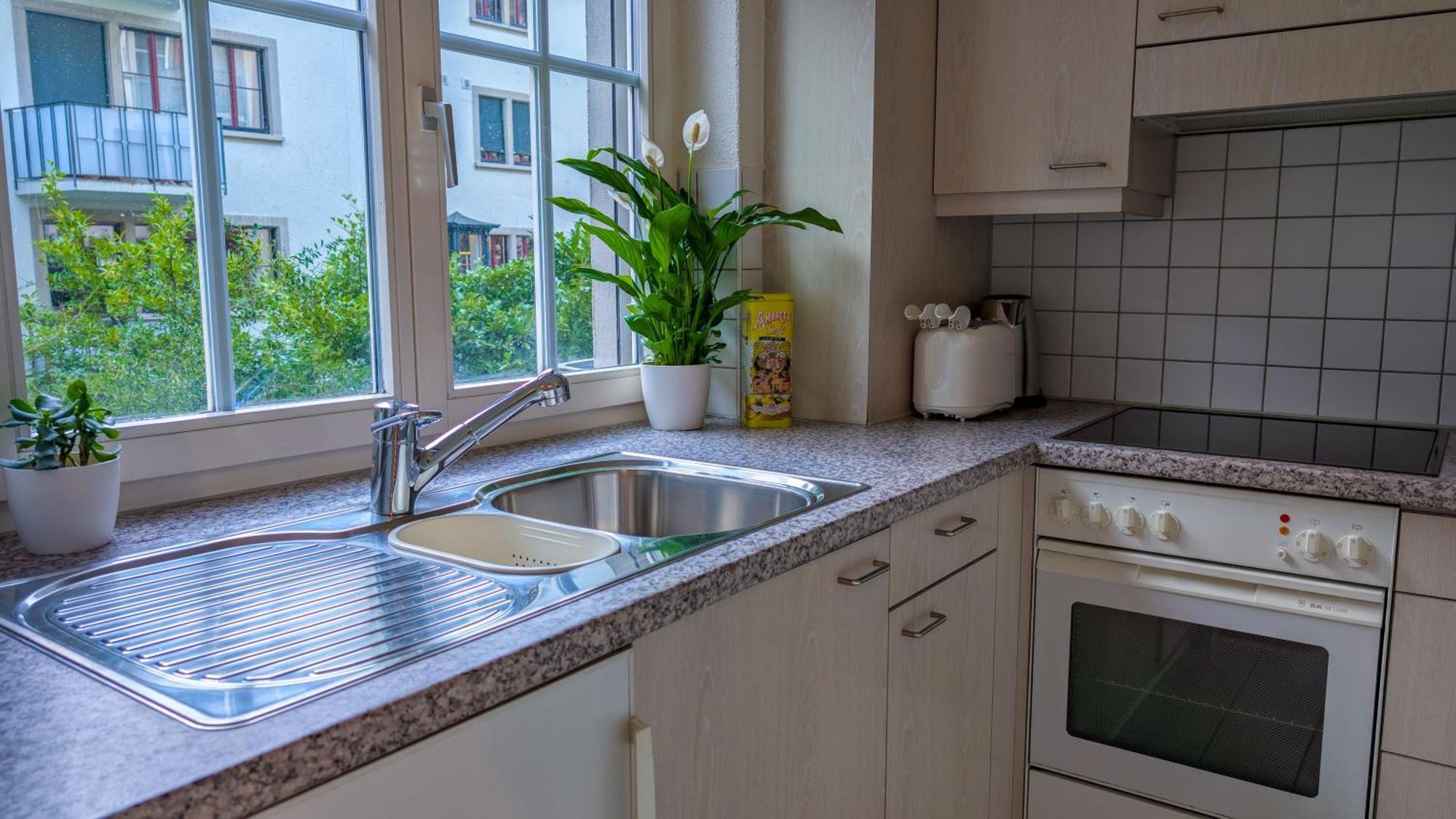 Relaxing Balcony 10min To Main Station In Old Town Apartment Zurich
