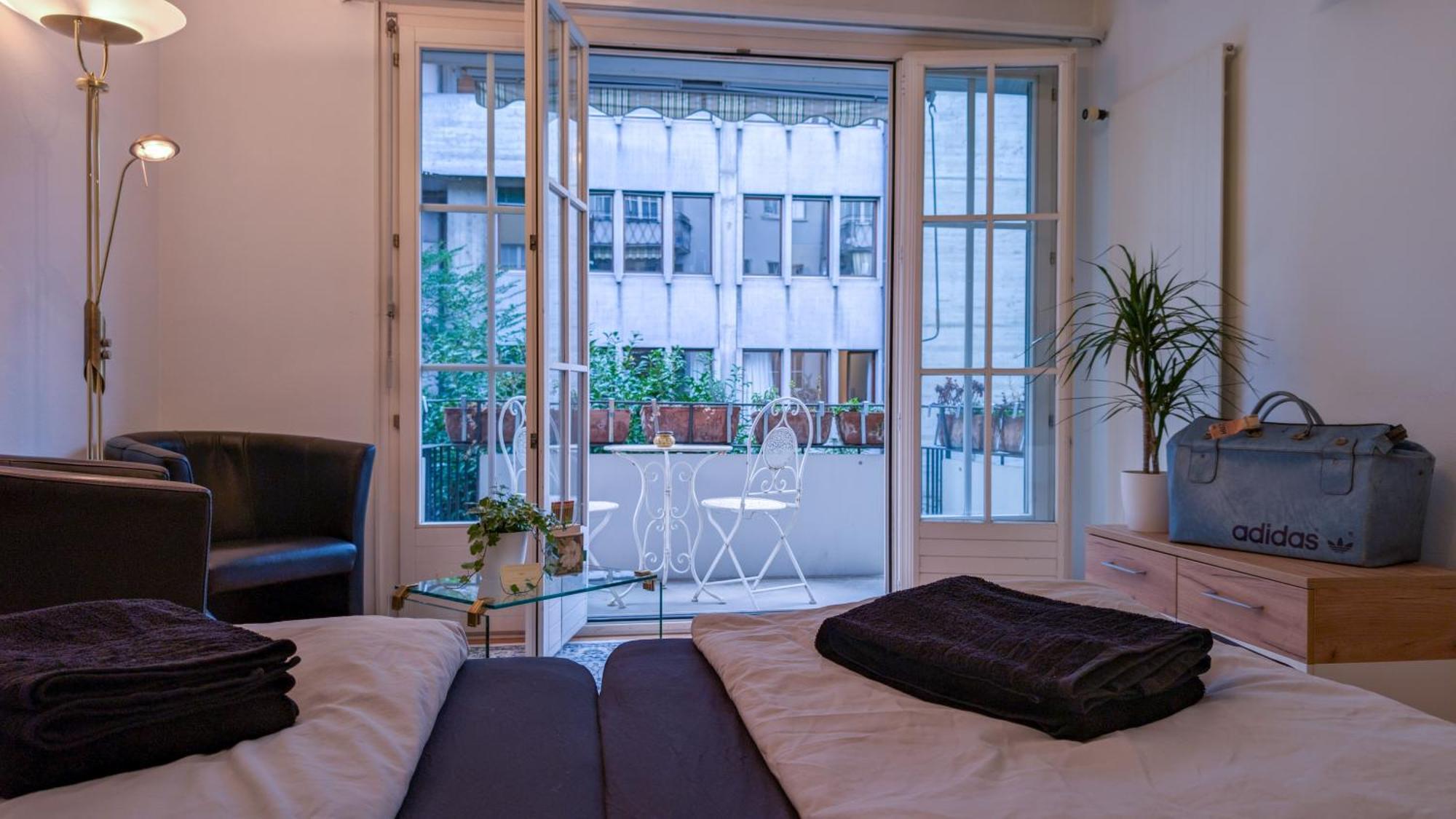Relaxing Balcony 10min To Main Station In Old Town Apartment *