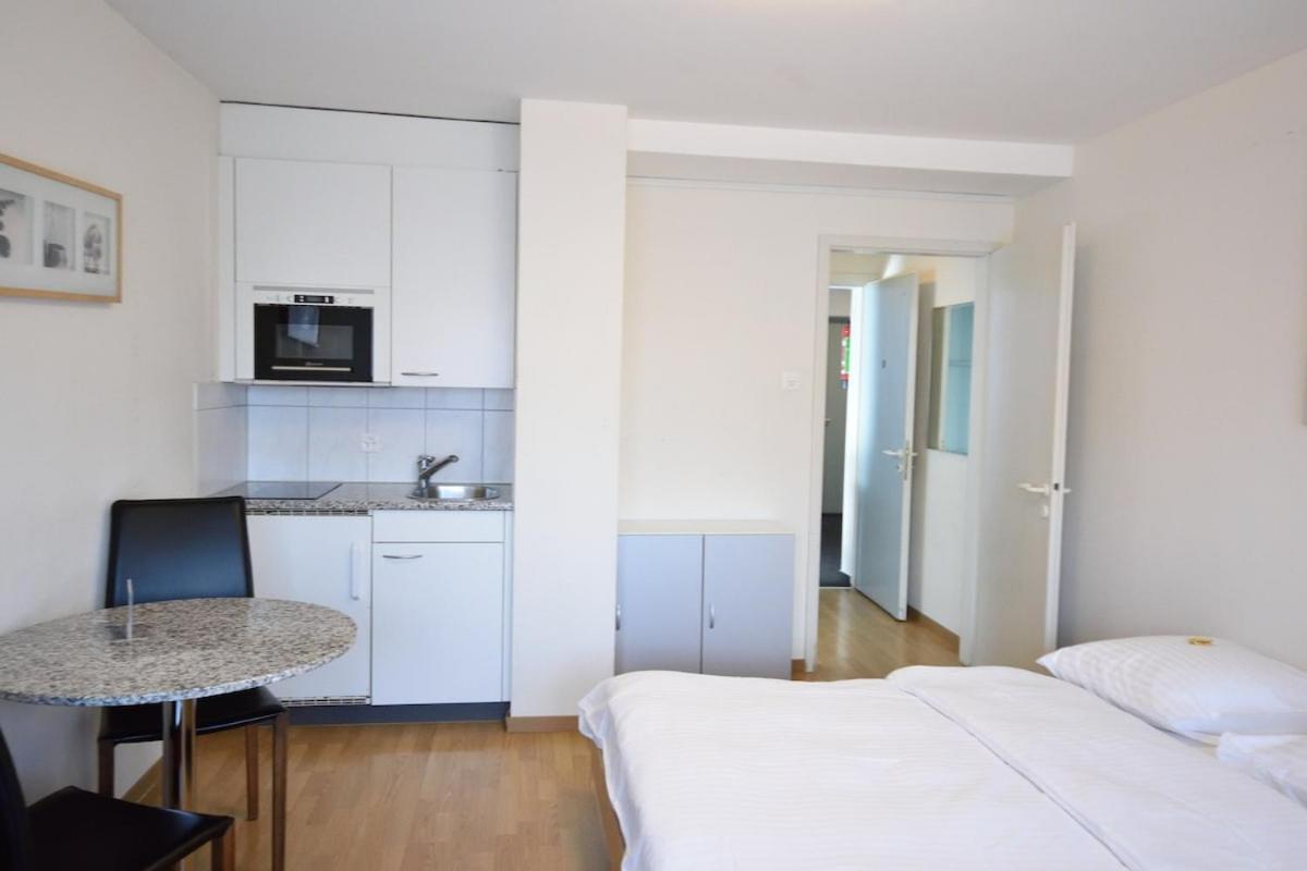 In The Center - Crown 21 Apartment
