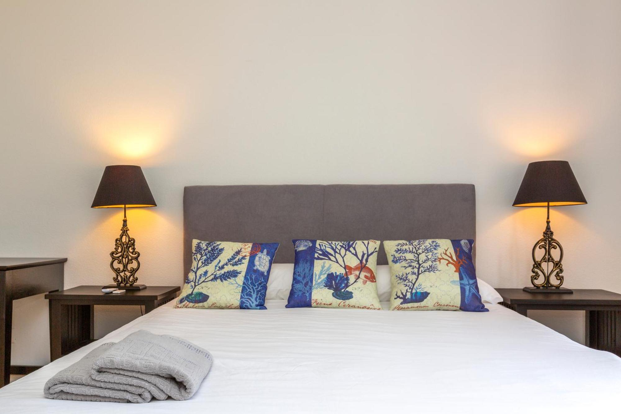 Kaya 3a - Downtown 2br With Balcony *
