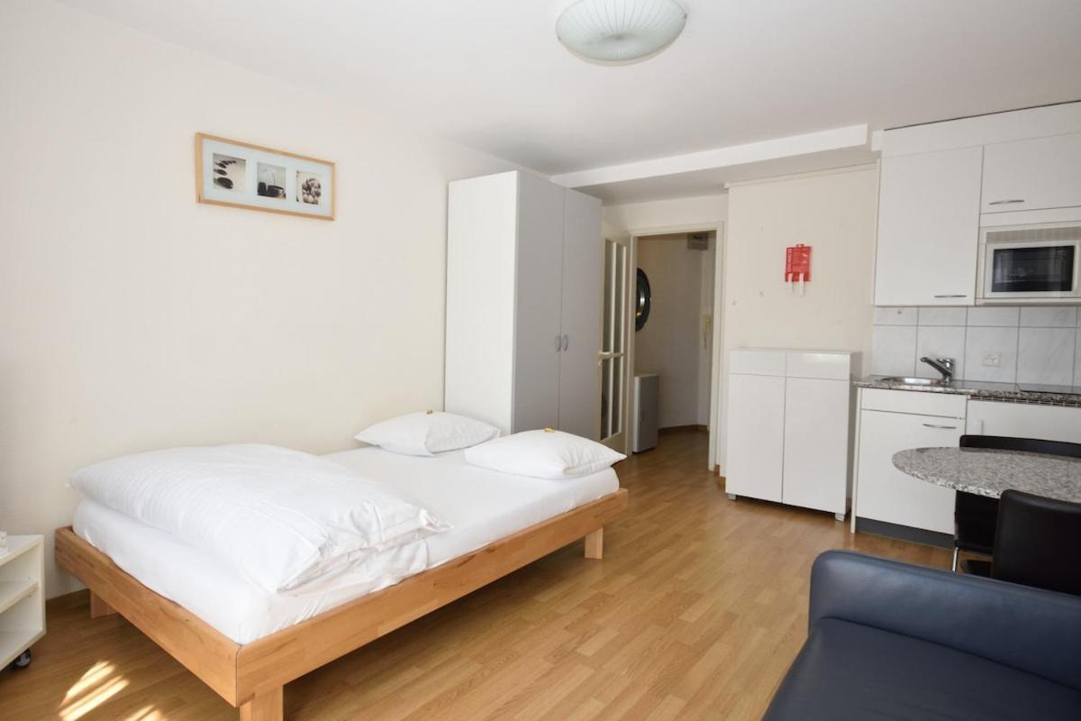 Cute In The Center - Crown 42 Apartment