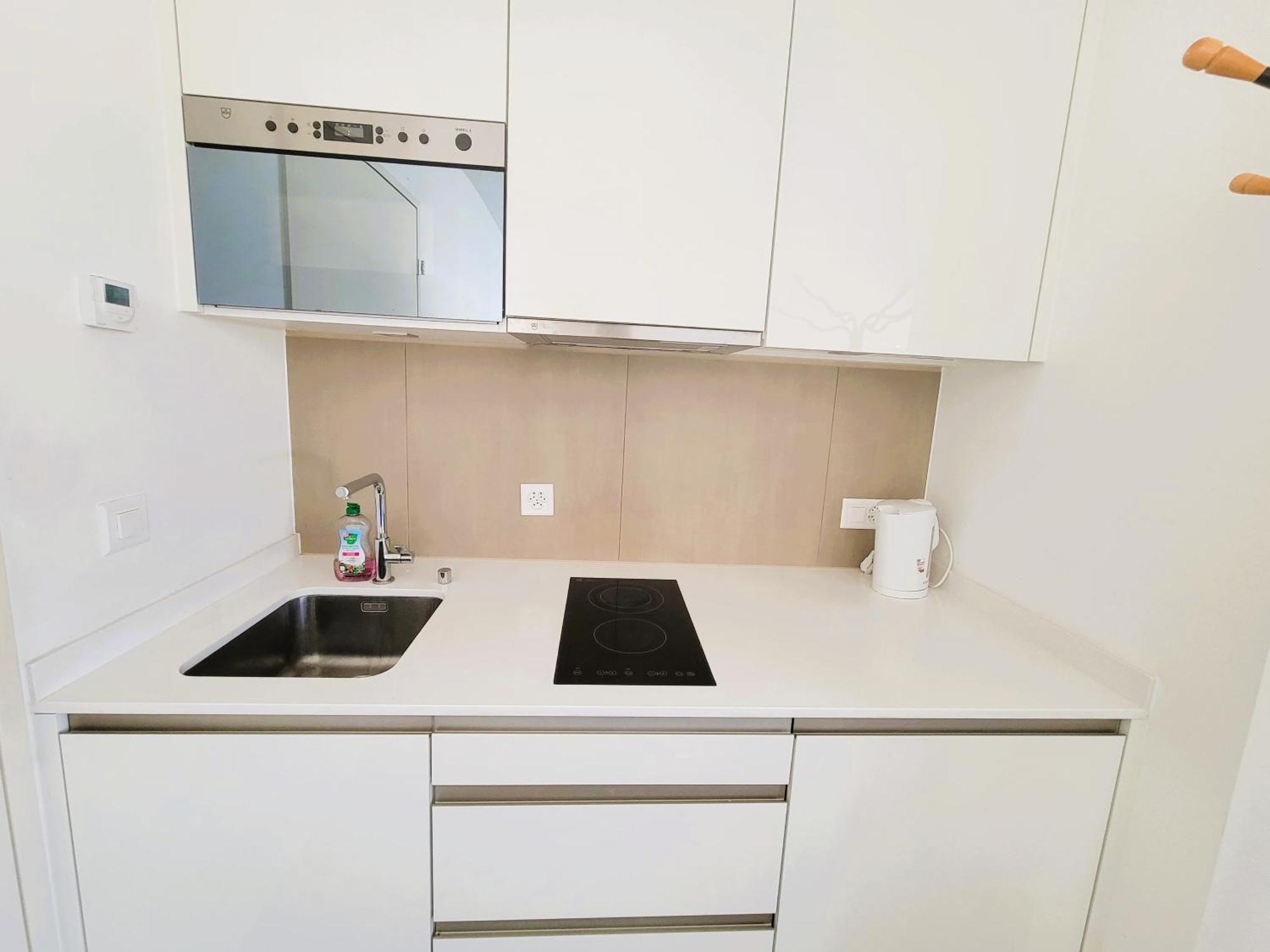 Brand New Downtown In Center With Balcony Hoh Anwand *
