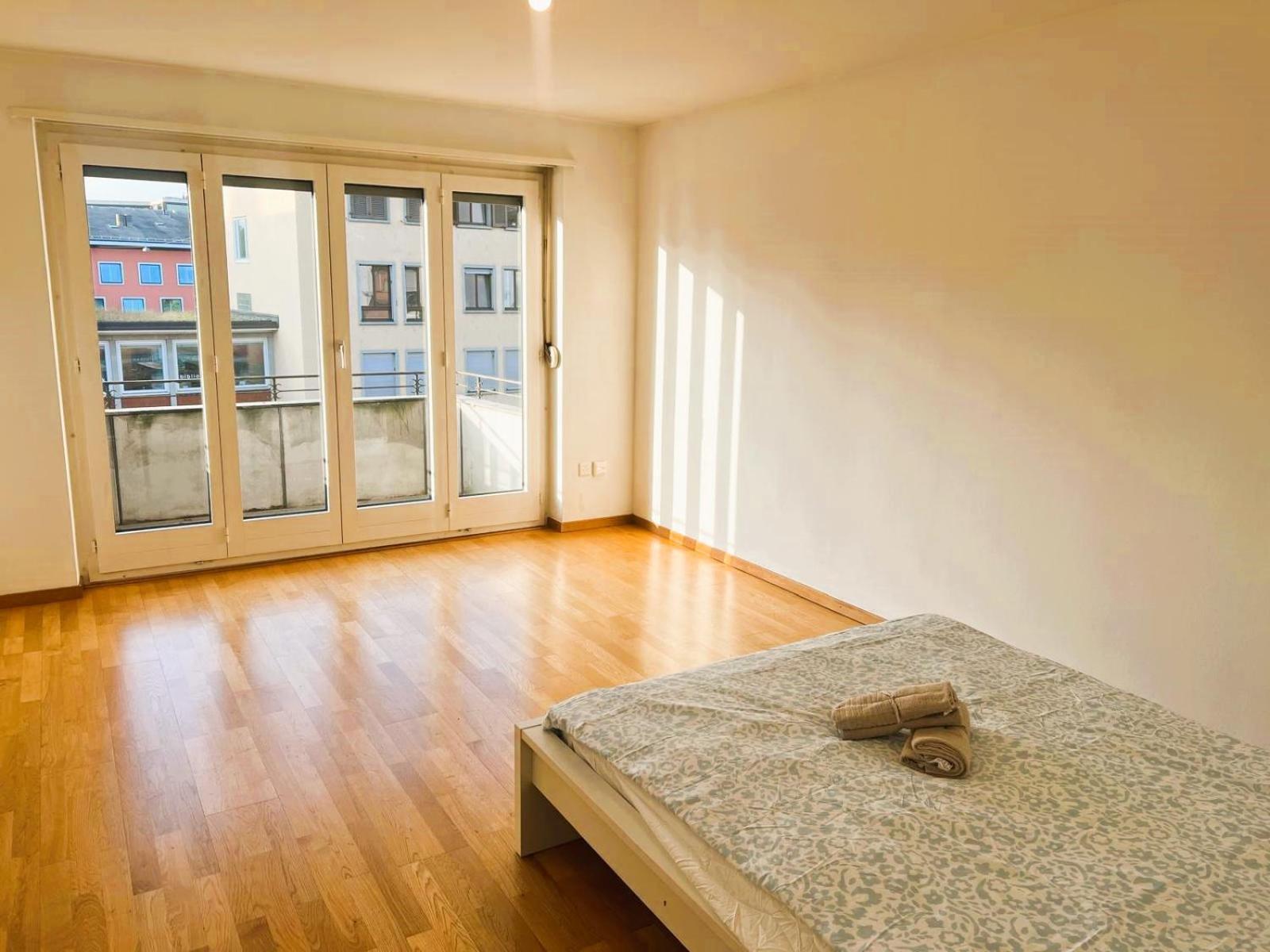 3 Center With Balcony Alt 155 & Kars * Zurich