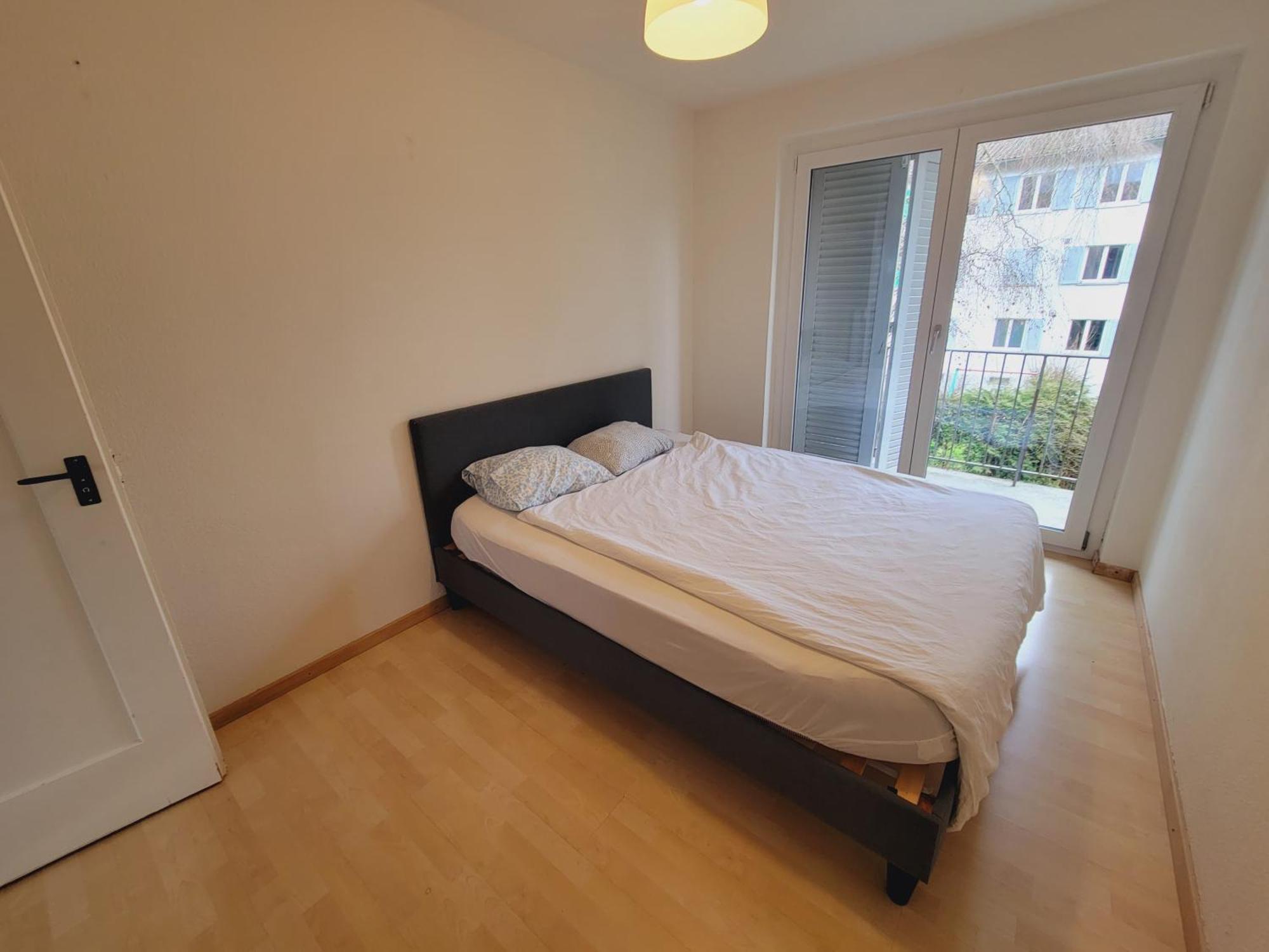 Apartment 5-Bed Huge Flat In Zurich City - Schurgi - Self Checkin