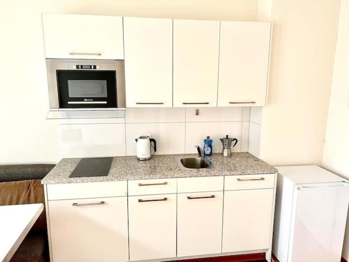 Beautiful 2 With Balcony In Center Downtown Hilda - Self Checkin Apartment