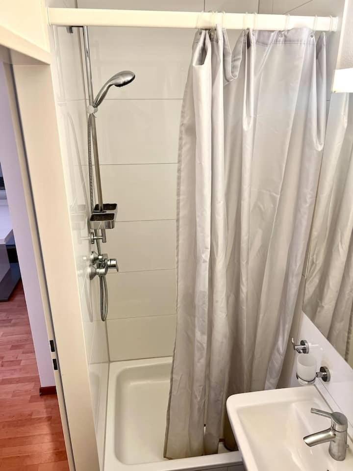 Beautiful 2 With Balcony In Center Downtown Hilda - Self Checkin