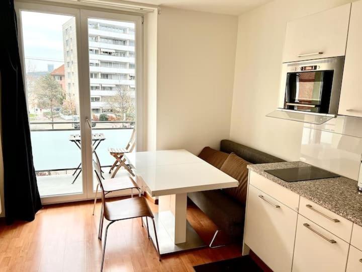 Apartment Beautiful 2 With Balcony In Center Downtown Hilda - Self Checkin Zurich