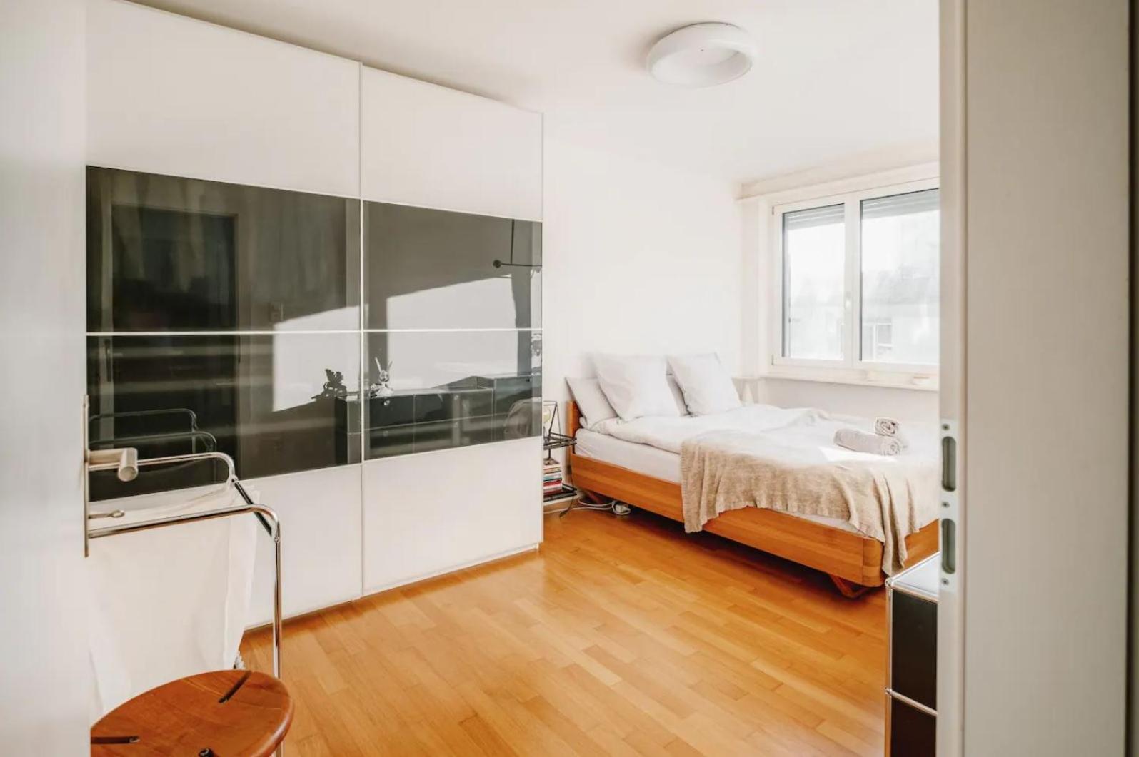 Modern With Balcony In Center A Hoh - Self Checkin Apartment *