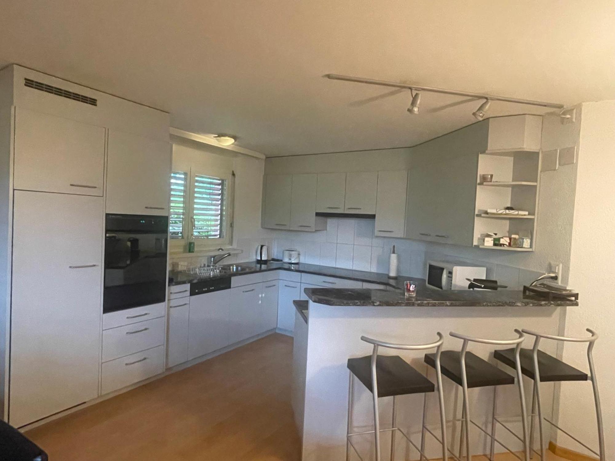 Centrally Located, Spacious Modern * Zurich