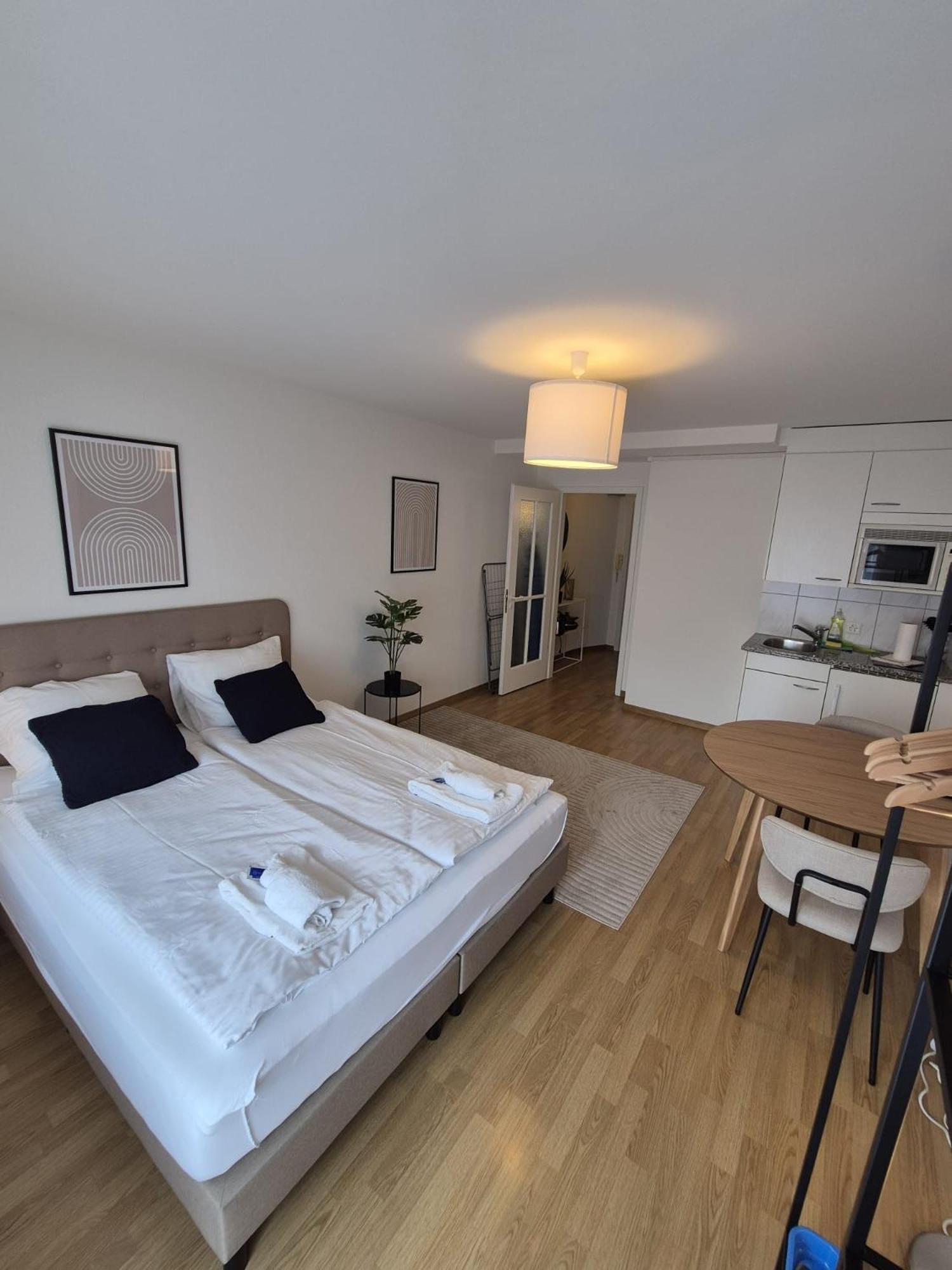 - Crown 32 Apartment *