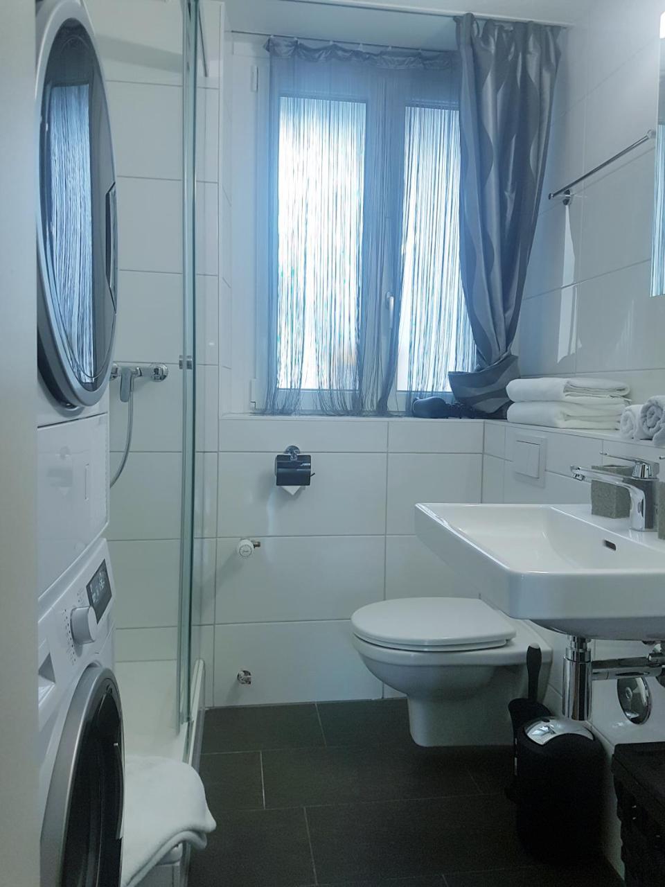 - Your Away From - With Washer, Dryer And Lots Of Space Zurich
