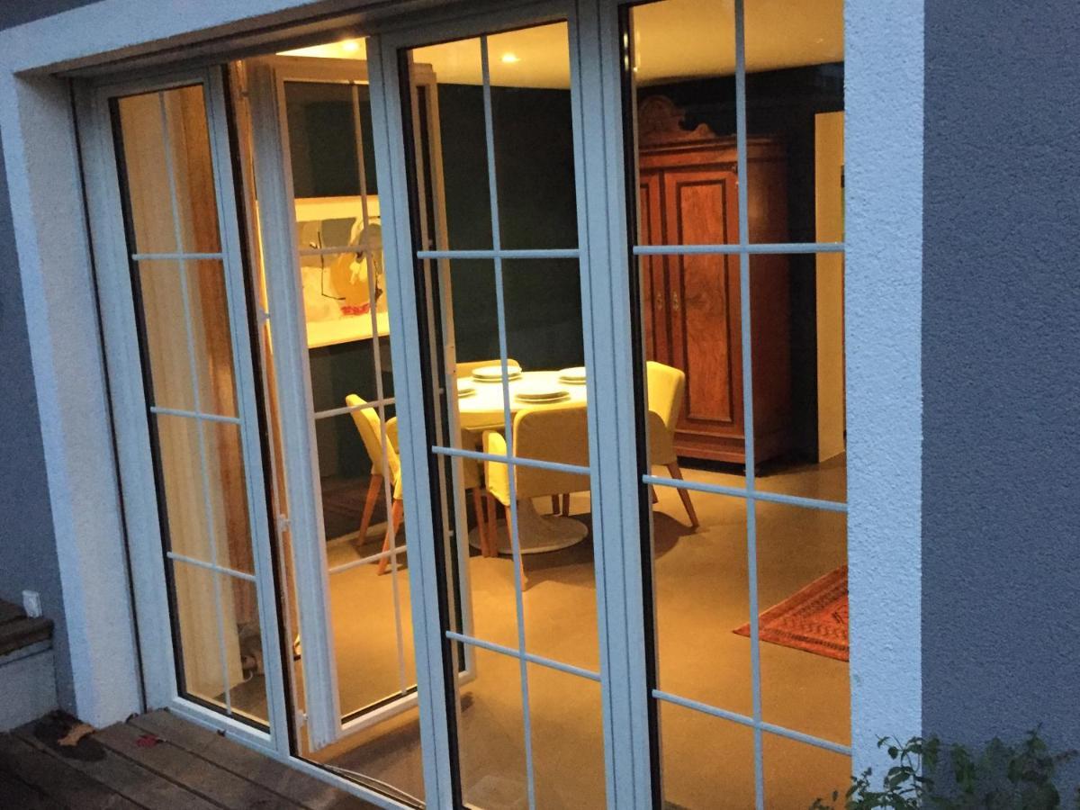 Eclectic Garden In A Quiet Residential Area Apartment *