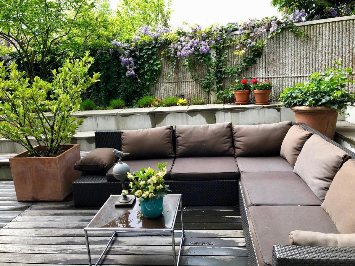 Eclectic Garden In A Quiet Residential Area Apartment *