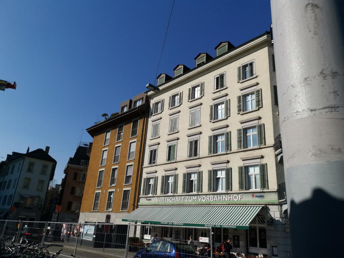 Main Station Apartment *