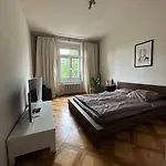 Cozy Apartment With Rooftop