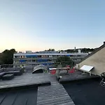 Cozy Apartment With Rooftop