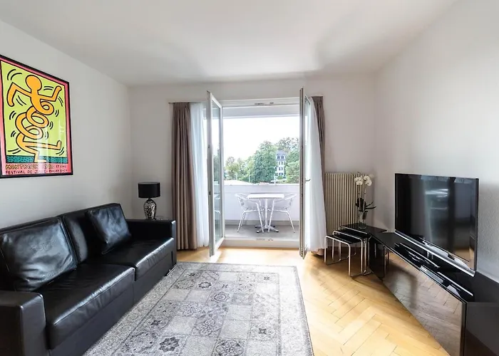 Bright One Bedroom Flat - Parkview 1